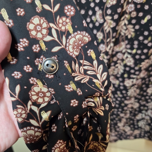 Maurices Floral Top Size Large Gold Fecks Roll Tab Sleeves Lightweight Womens - Picture 8 of 16
